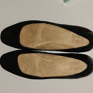 NWT Black Naturalizer Black Ballet Flats